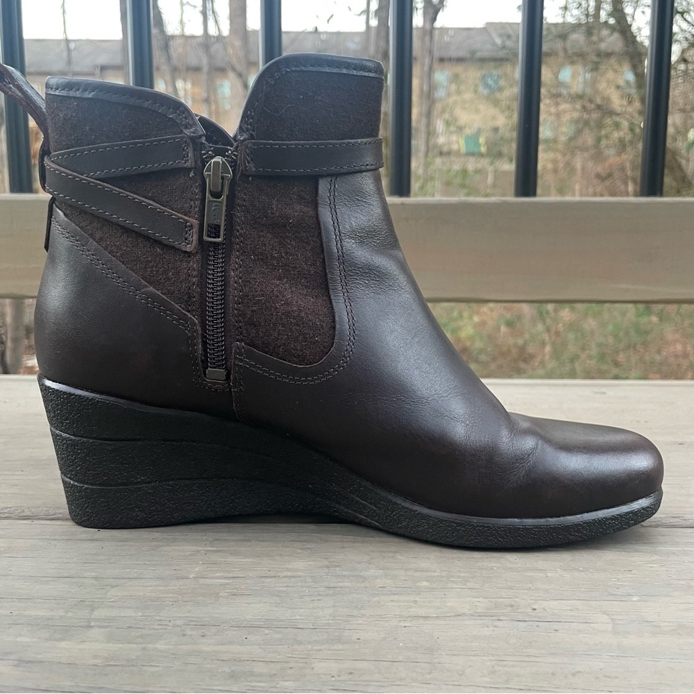 UGG Stout Emalie Brown Leather Ankle Wedge Boots size 9 - Picture 11 of 16